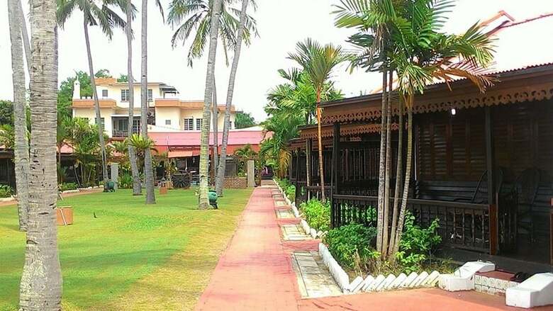 Hotel Shah's Beach Resort