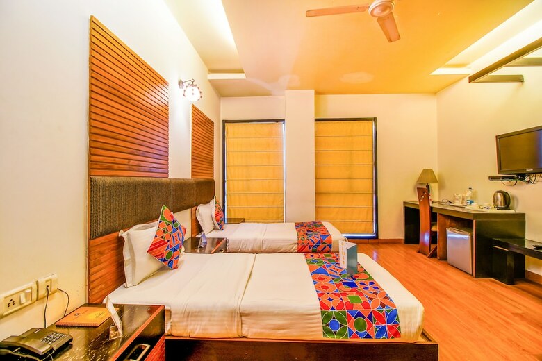 Fabhotel Haris Court