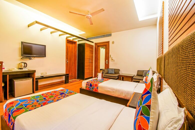 Fabhotel Haris Court
