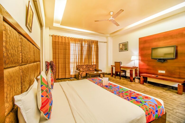 Fabhotel Haris Court