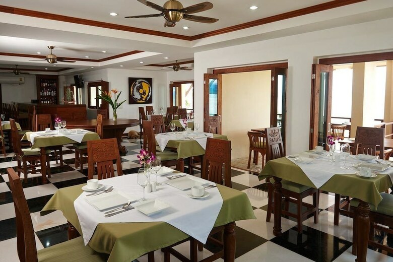 Hotel Sara Beachfront Boutique Resort