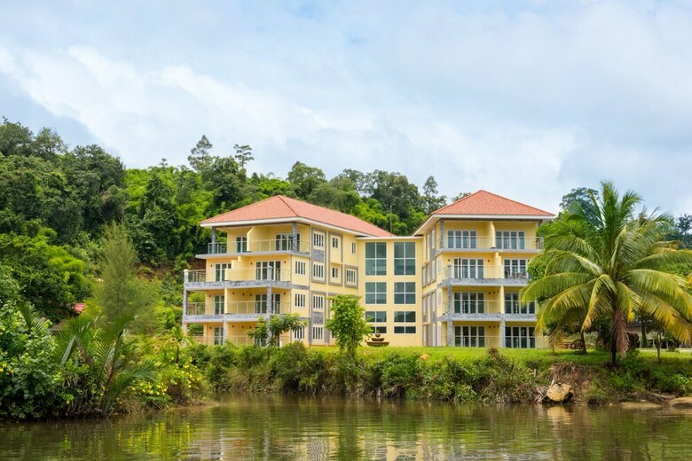 Hotel Tatai Resort & Marina