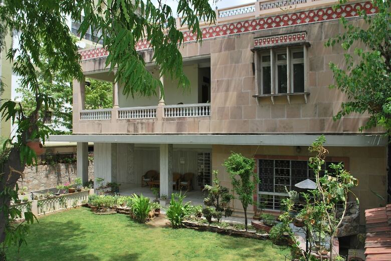 Hotel Tara Niwas