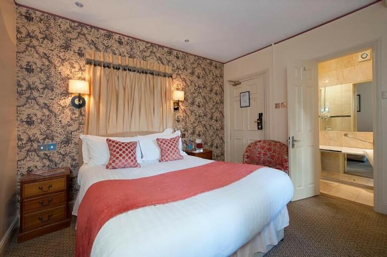 Hotel Careys Manor & Senspa