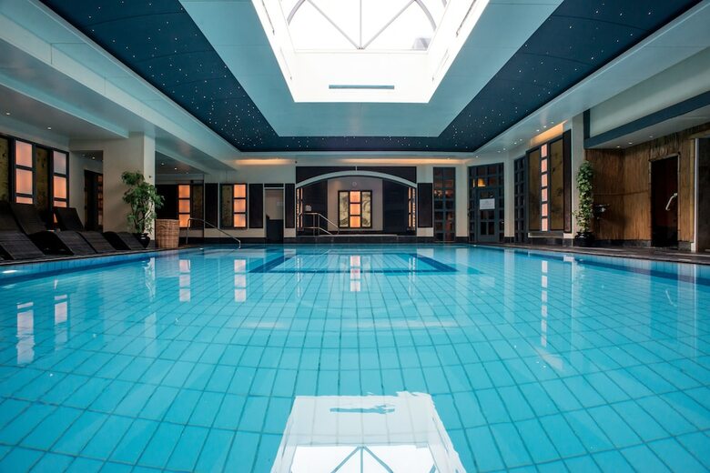 Hotel Careys Manor & Senspa
