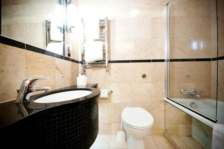 Hotel Careys Manor & Senspa