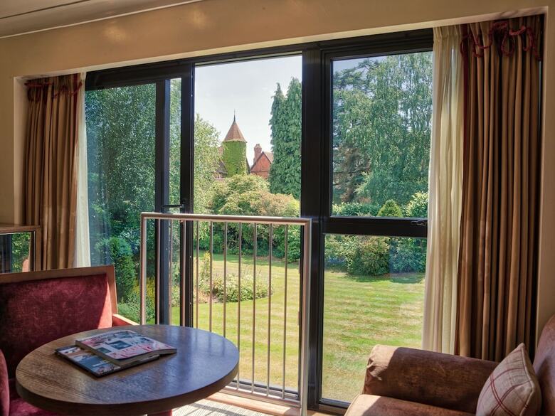 Hotel Careys Manor & Senspa