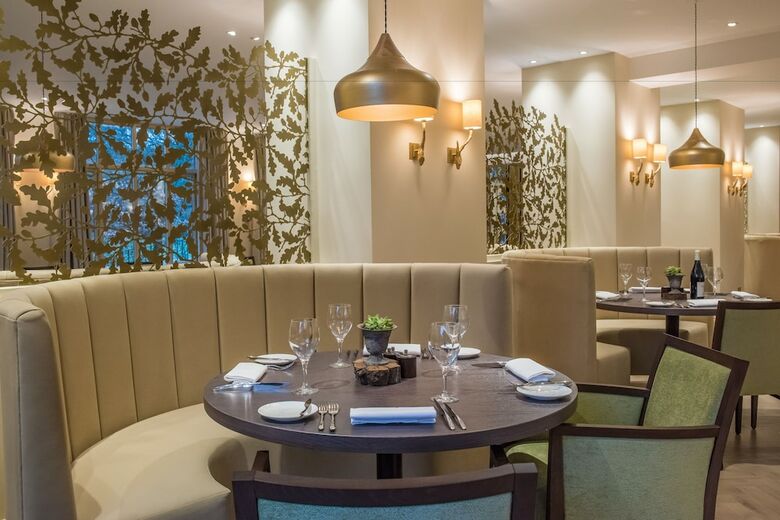 Hotel Careys Manor & Senspa