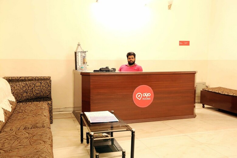 Oyo 402 Hotel Noida Residency