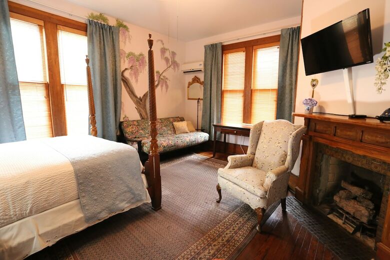 Bed & Breakfast Sweetwater Branch Inn