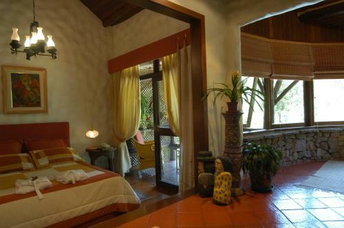 Hostal Brom�lia Sabi� & Cia