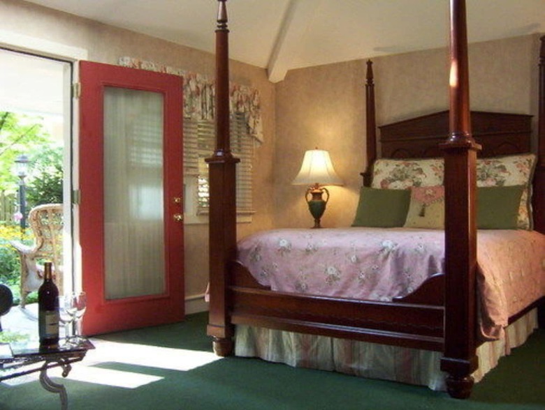 Bed & Breakfast Hidden Garden Cottages & Suites