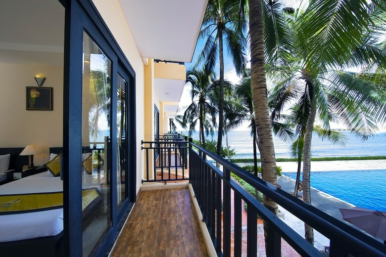 Hotel Hon Rom Central Beach Resort