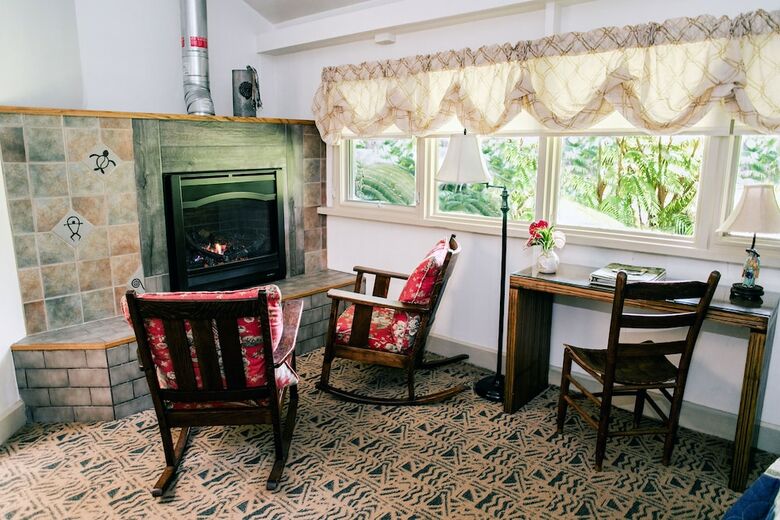 Bed & Breakfast Kilauea Lodge And Restaurant