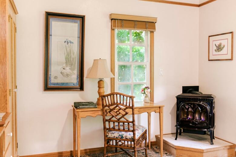 Bed & Breakfast Kilauea Lodge And Restaurant
