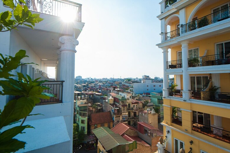 Le Foyer Hotel