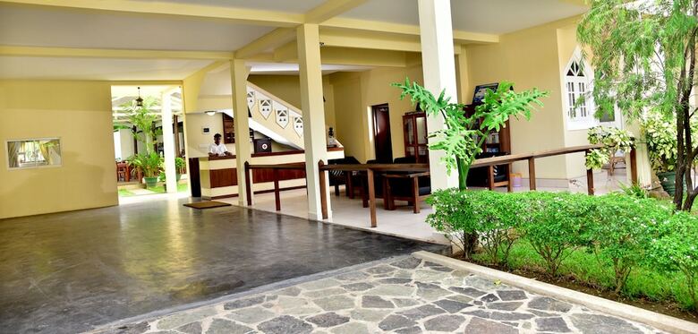 Hotel Blue Eyes Inn