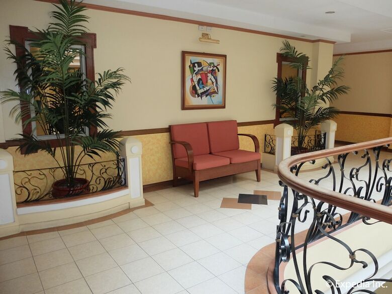 Pacific Breeze Hotel And Resort
