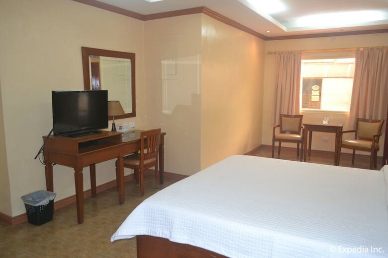 Pacific Breeze Hotel And Resort