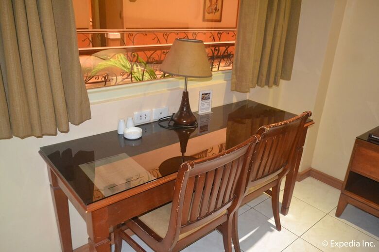 Pacific Breeze Hotel And Resort