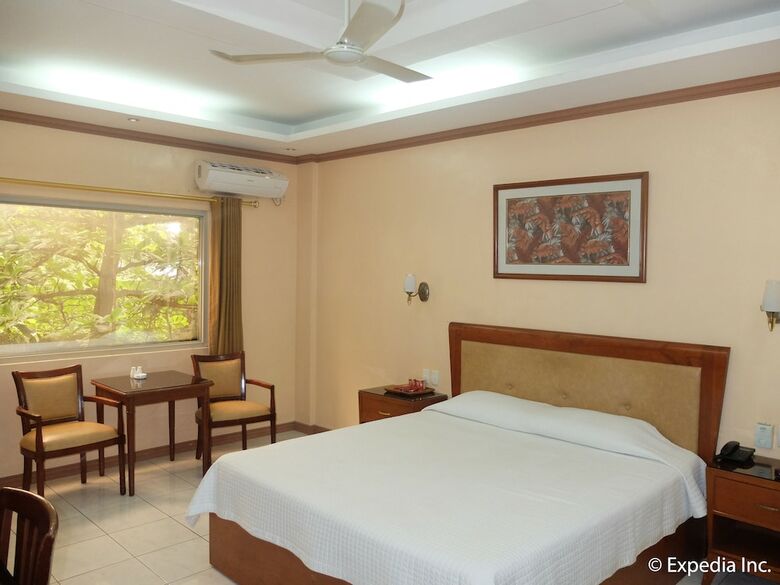 Pacific Breeze Hotel And Resort