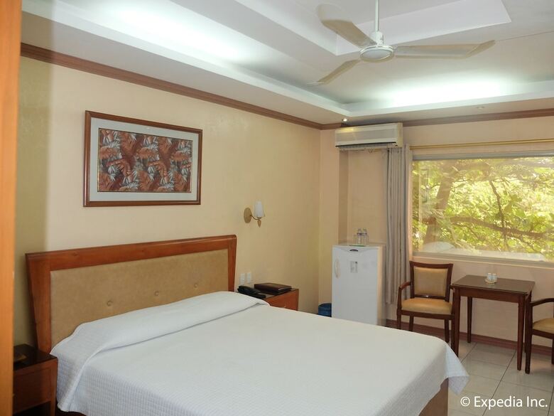 Pacific Breeze Hotel And Resort