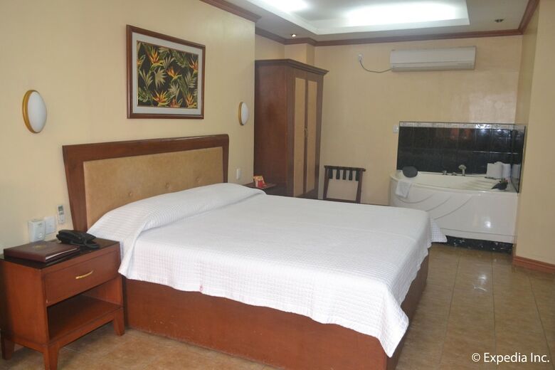 Pacific Breeze Hotel And Resort