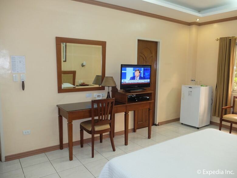 Pacific Breeze Hotel And Resort