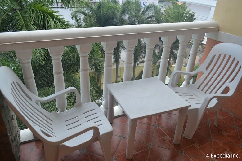 Pacific Breeze Hotel And Resort
