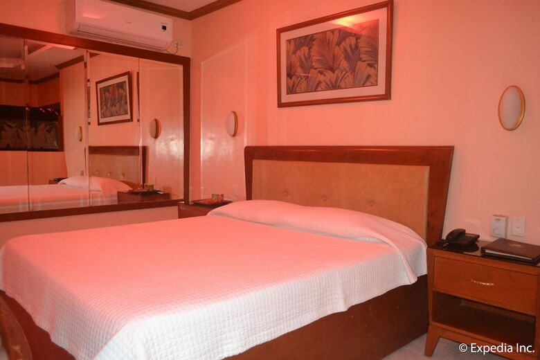 Pacific Breeze Hotel And Resort