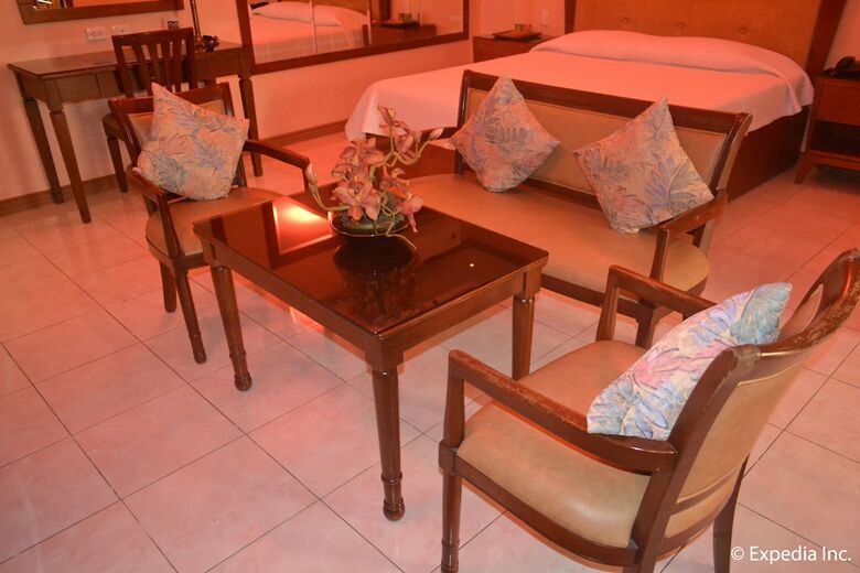 Pacific Breeze Hotel And Resort