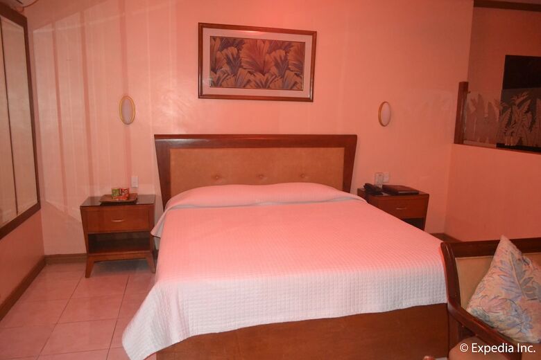 Pacific Breeze Hotel And Resort