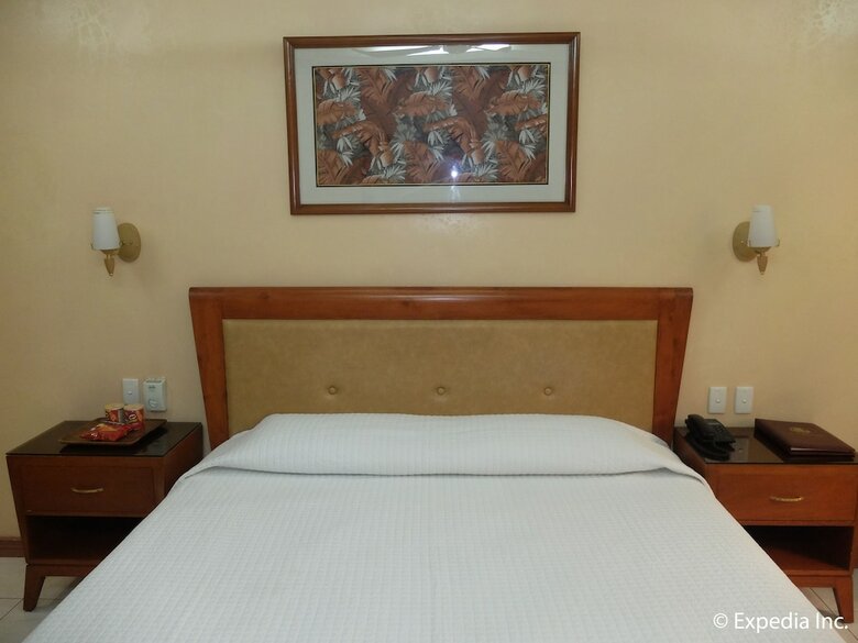 Pacific Breeze Hotel And Resort