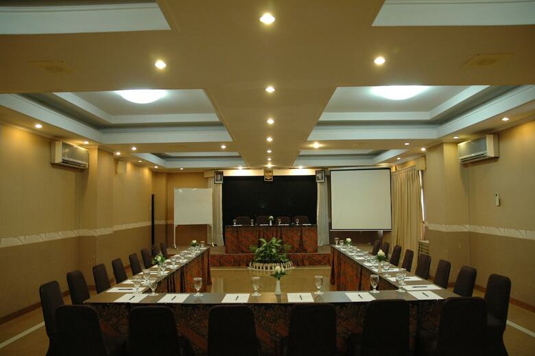 Riyadi Palace Hotel