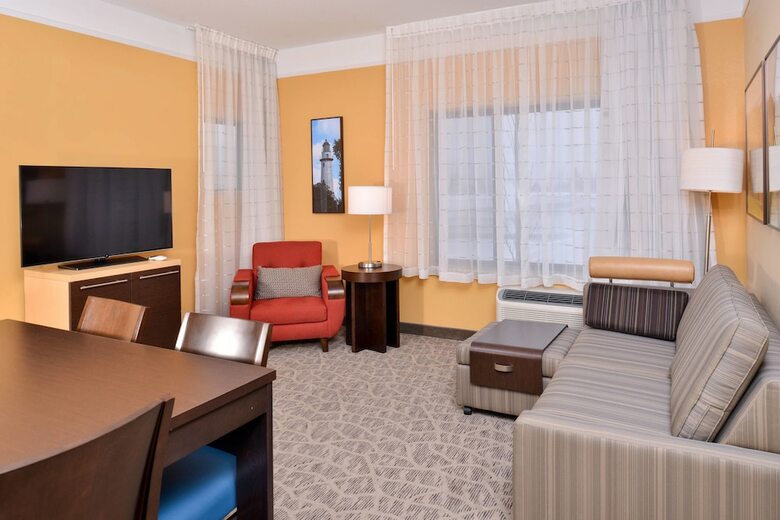 Hotel Towneplace Suites Detroit Commerce