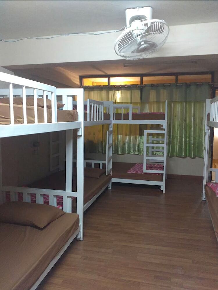 Hostal The Living Place 2 - Hostel