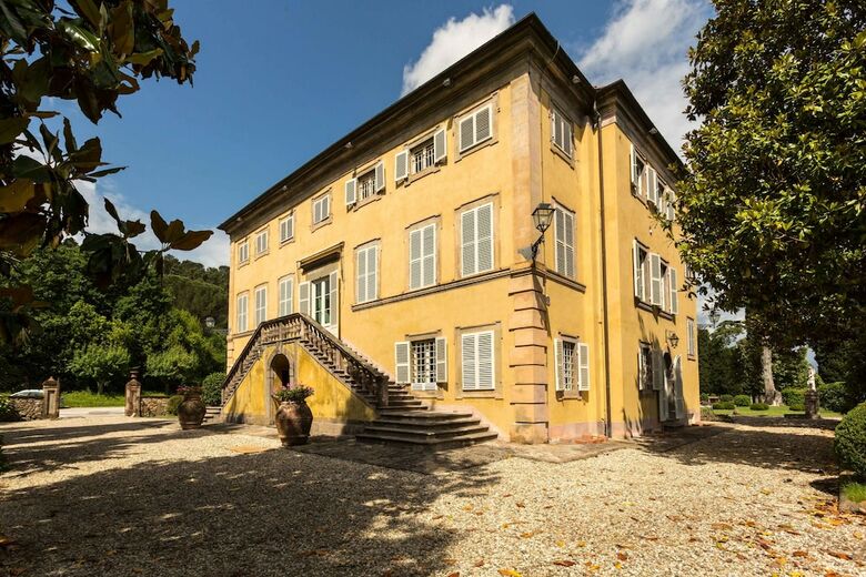 Coselli's Collection Luxury Villas Rental