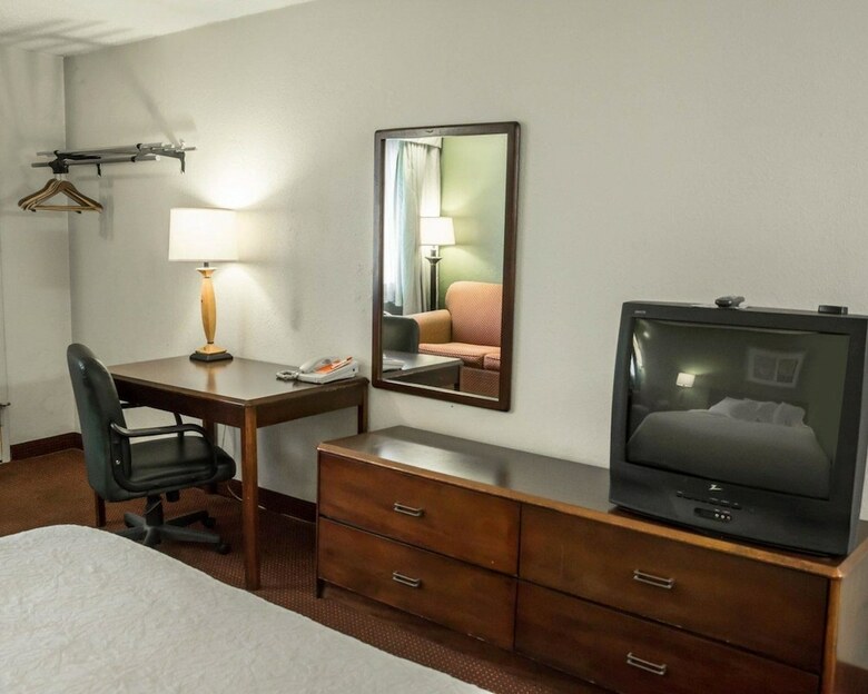 Hotel Econo Lodge North