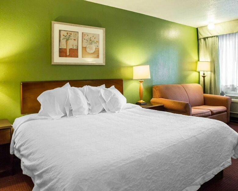 Hotel Econo Lodge North