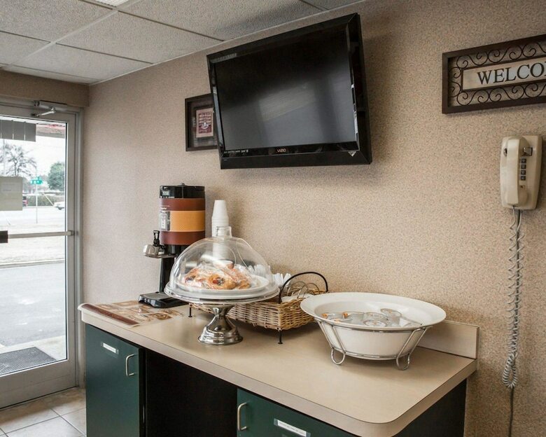 Hotel Econo Lodge North