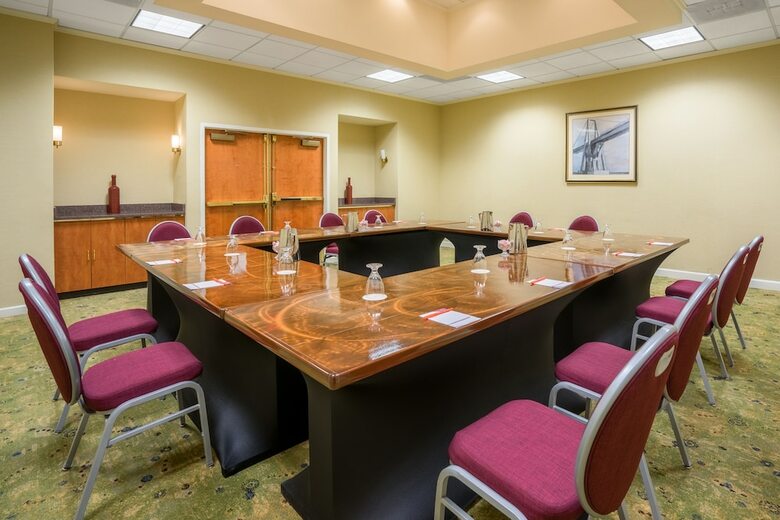 Hotel Crowne Plaza Dulles Airport