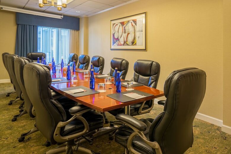 Hotel Crowne Plaza Dulles Airport