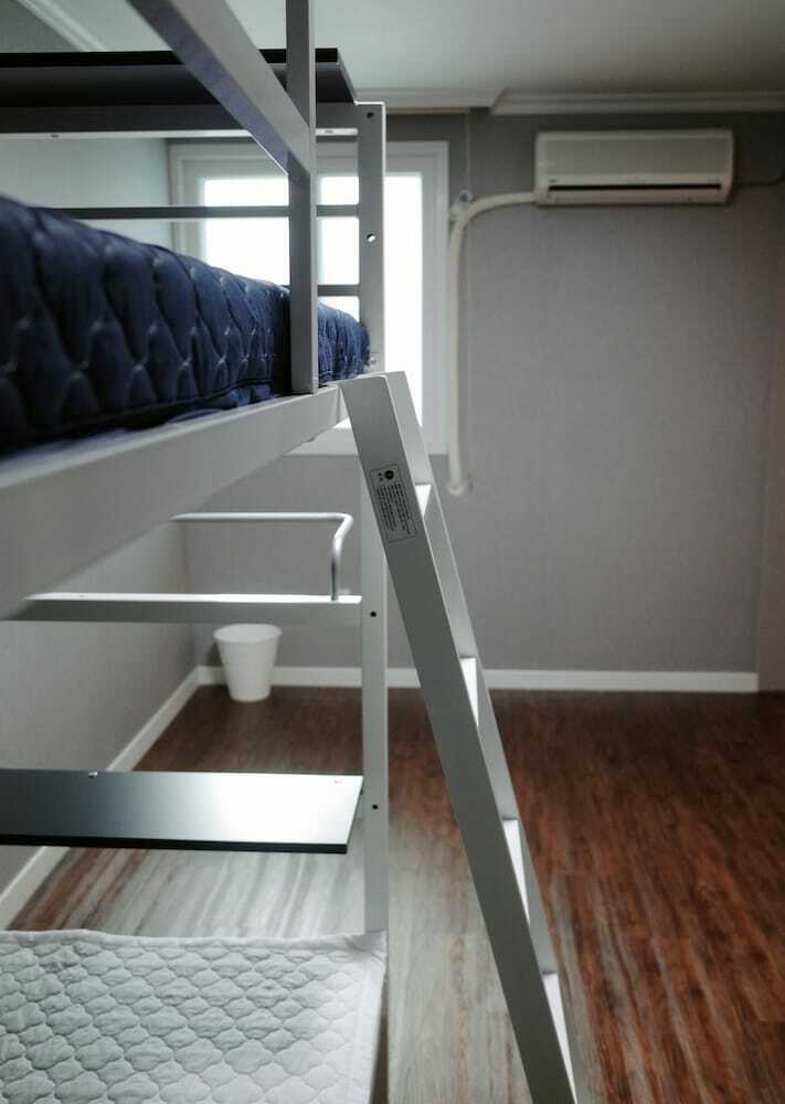 Hostal Muju In Guesthouse - Hostel