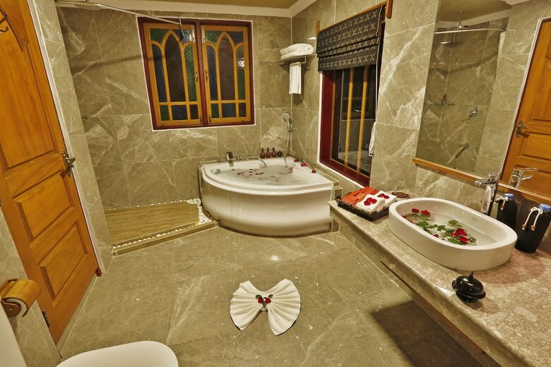 Hotel Ananta Inlay Resort