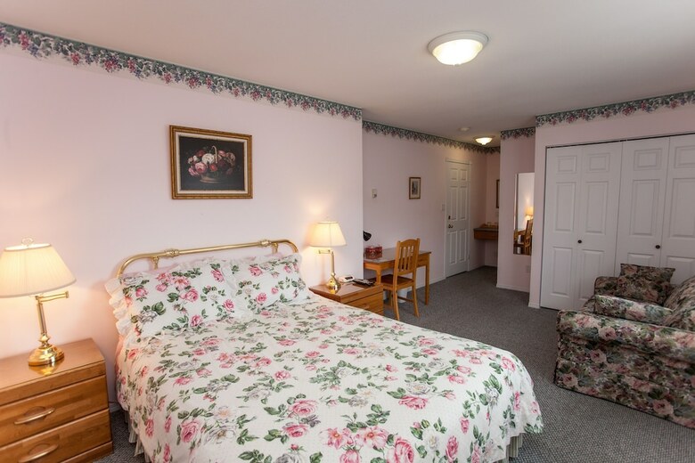 Midnight Sun Inn Bed And Breakfast