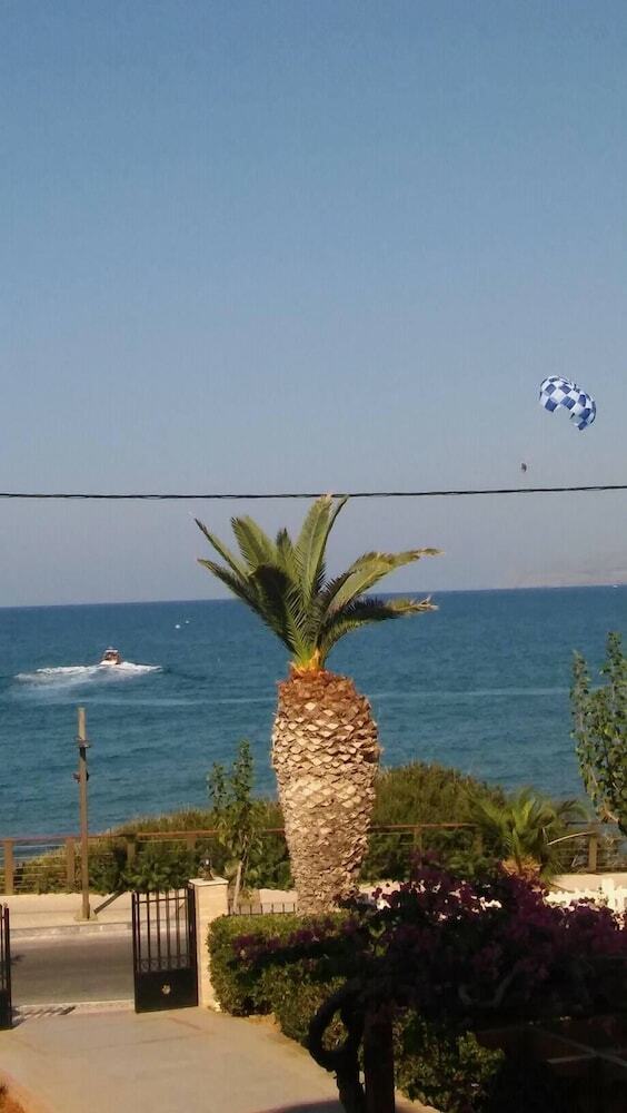 Hotel Triton