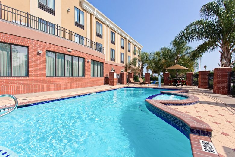 Holiday Inn Express Hotel & Suites Wharton