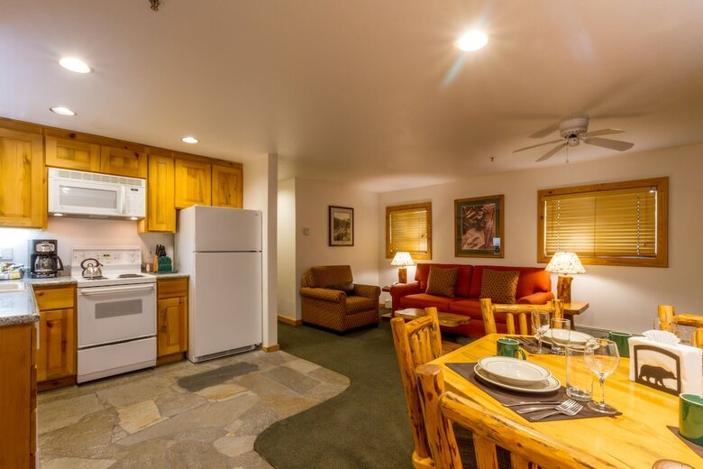 Hotel Red Wolf Lakeside Lodge
