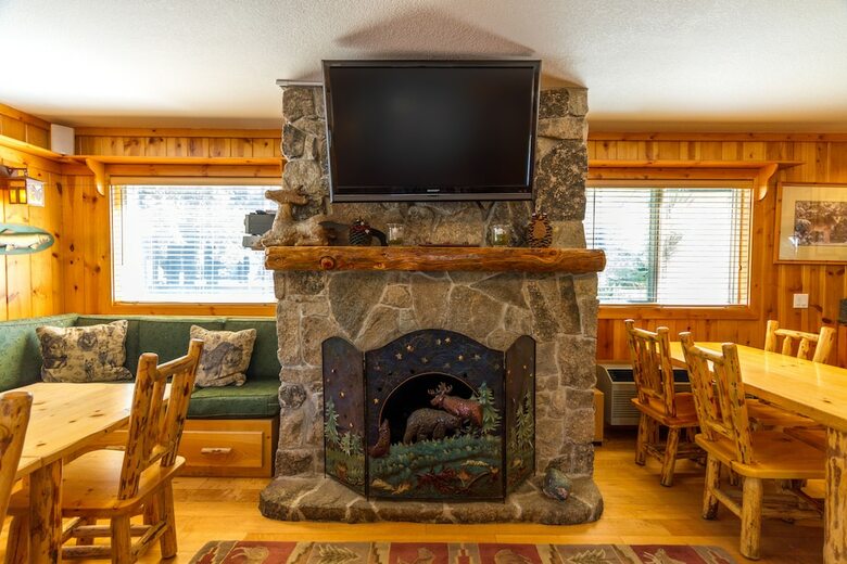 Hotel Red Wolf Lakeside Lodge