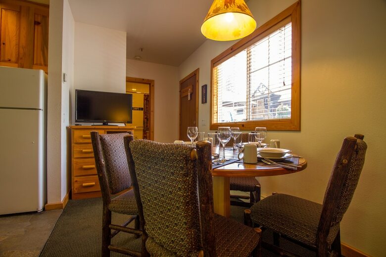 Hotel Red Wolf Lakeside Lodge